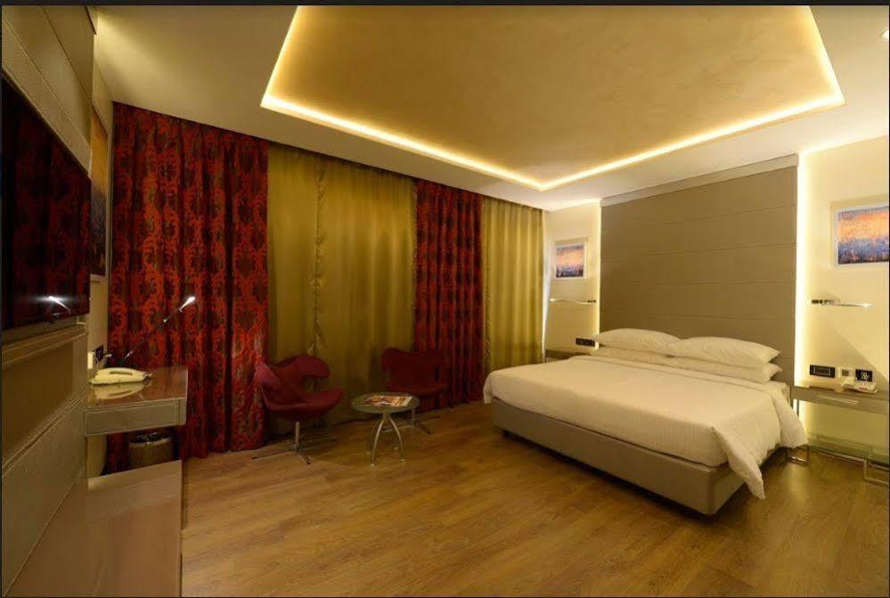 Genesis Hotel Near Mumbai Airport Dış mekan fotoğraf