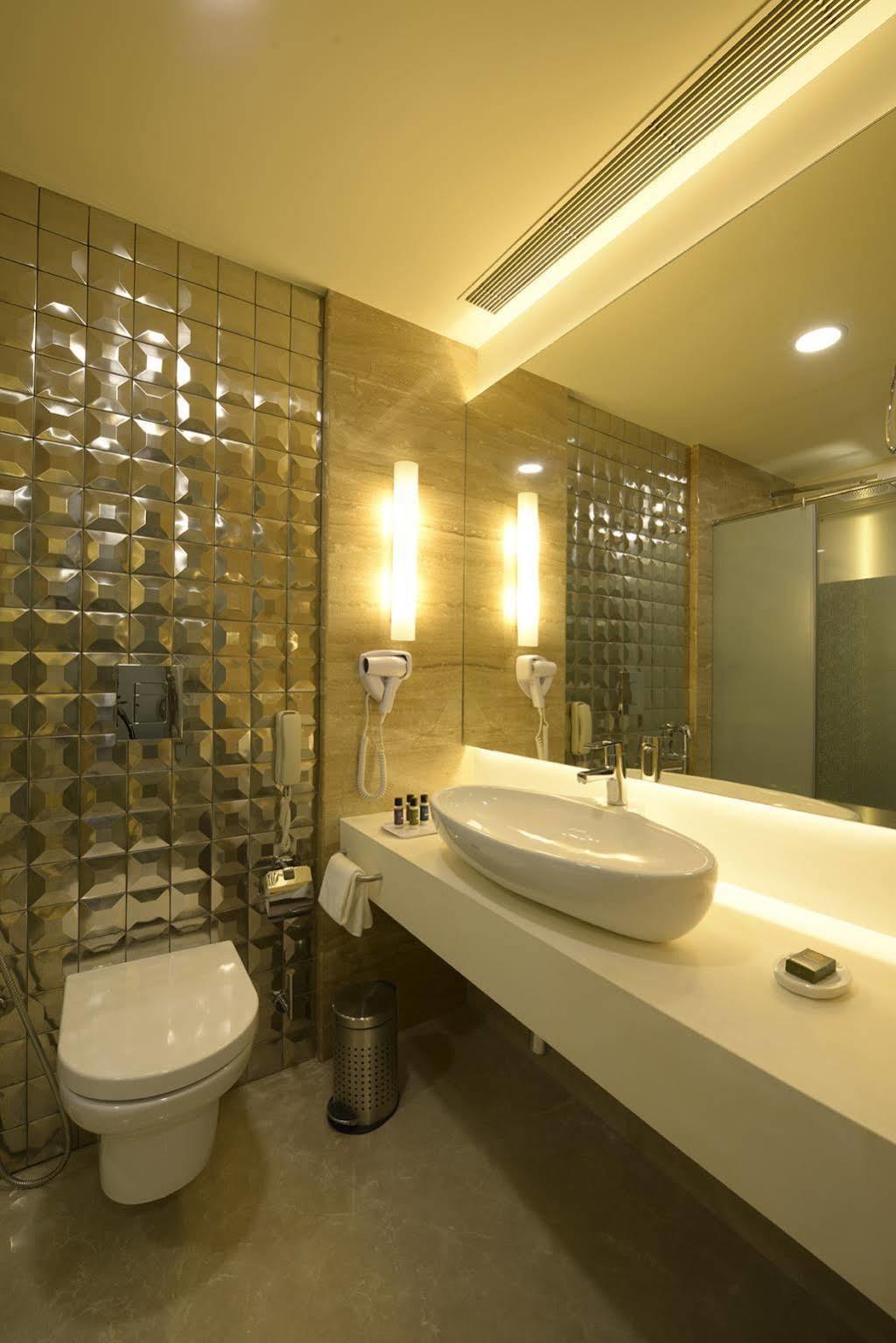 Genesis Hotel Near Mumbai Airport Dış mekan fotoğraf